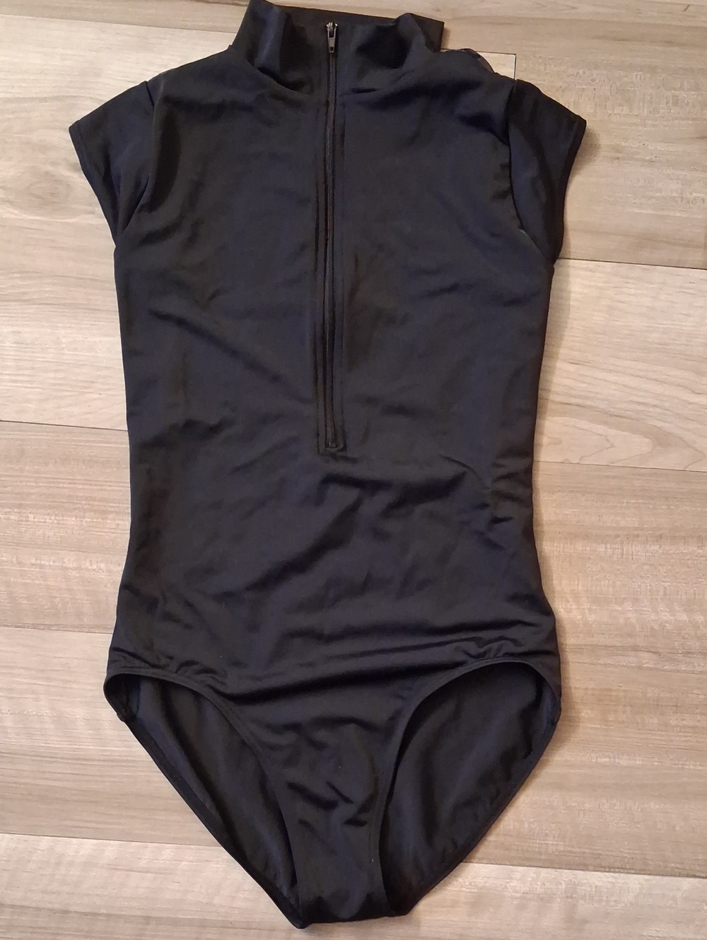 Womans Black Short Sleeve Zip Front Leotard Mesh Back Size Small Adult (L)
